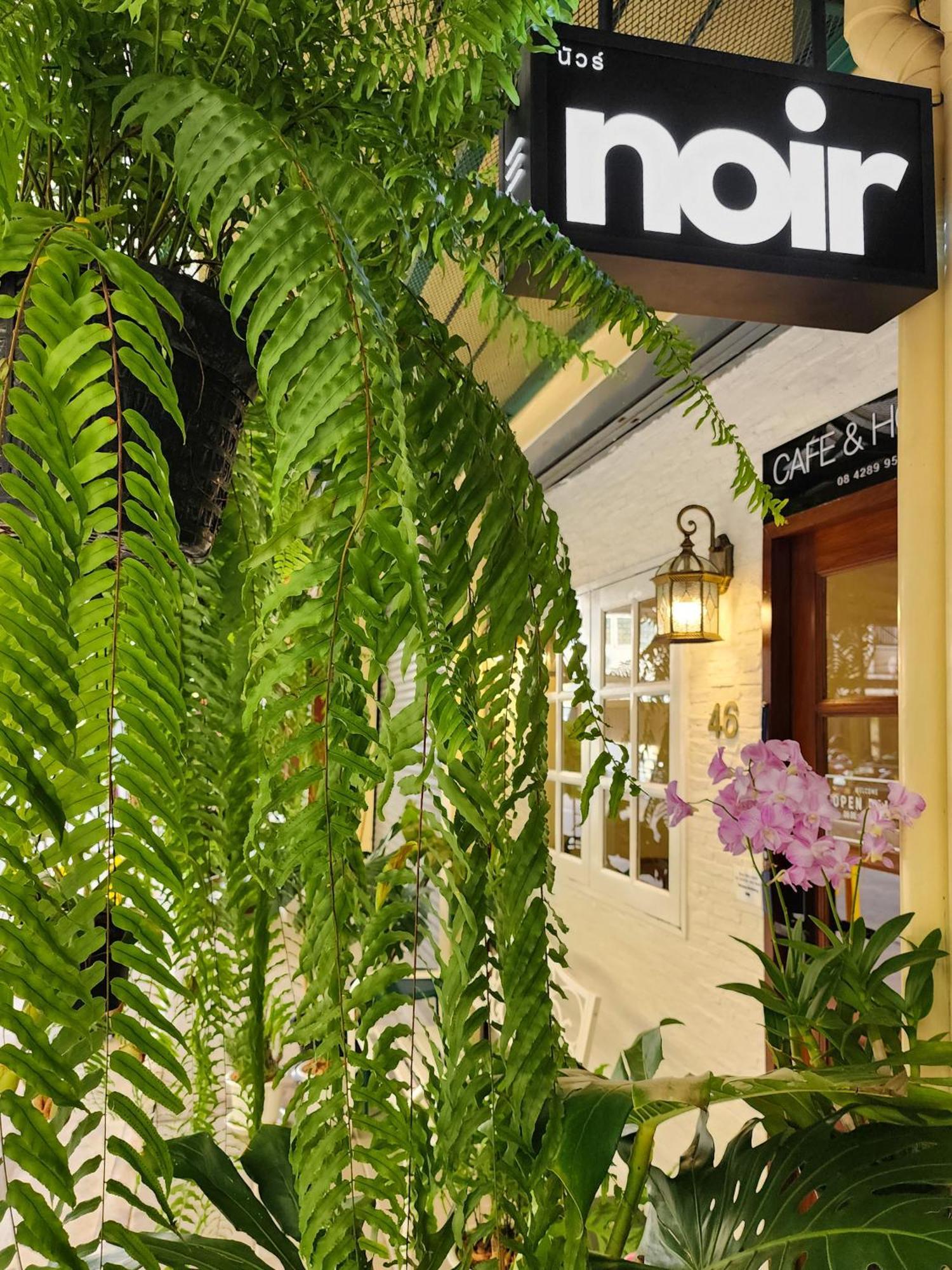Noir Cafe And Hostel Chinatown Бангкок Экстерьер фото